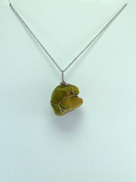 Olive Green Opal features natural mossy-green and yellow-green tones with an organic, raw texture. Its unpolished form highlights the stone’s earthy character, making each piece truly one of a kind and deeply connected to nature.